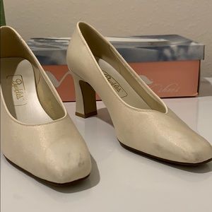 Diable cream colored pumps